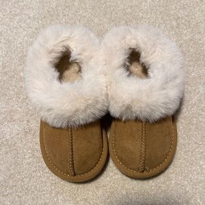 Cat & Jack Cozy Faux Fur Trim Suede Slippers - Tan and Cream Size 7